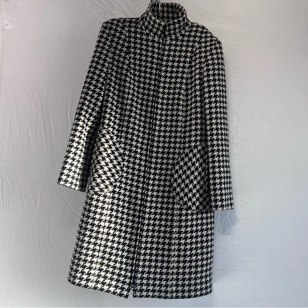 Stylish Black and White Houndstooth Women's Coat - Picture 2 of 8